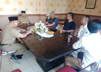 Menerima kunjungan dari Desa Jambar terkait penanganan orang terlantar korban kecelakaan yang terlantar di Desa Jambar Kabupaten Kuningan